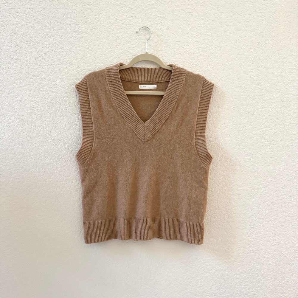 Oak + Fort Tan V-Neck Sweater Vest